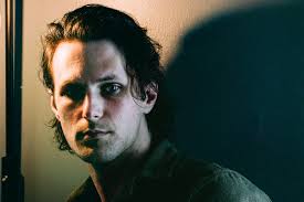 Premiere: New Scars Glow in Jon Reynolds & The Aches' Catchy Song "Love  Blind"