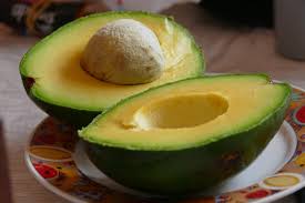 Come abbiamo visto in questo articolo dedicato a benefici, controindicazioni e curiosità sull'avocado, questo frutto può aiutare a ricette con avocado: Come Mangiare L Avocado Per Abbassare L Indice Glicemico Ecco Il Trucchetto Della Nonna