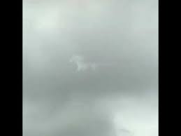 Klaim tersebut bermula pada rekaman video yang tidak diketahui, namun video tersebut menjadi viral setelah banyak beredar di facebook. Detik Detik Penampakan Kuda Terbang Di Langit Yang Terekam Kamera Warga Youtube