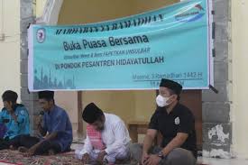 Terkadang ada buka bersama yang melakukan pengajian bersama cocok jadi bagian dari acara buka bersamamu. Berbagi Kebahagiaan Bem Fapetkan Dan Unsulbar News Buka Puasa Bersama Di Ponpes Hidayatullah Majene Unsulbar News