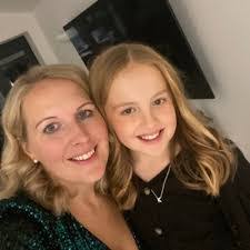 Victoria Logan's Instagram, Twitter & Facebook