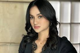 Tengku Dewi Putri Ogah Lihat Wajah Andrew Andika saat Lahiran : Okezone  Celebrity