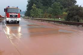 Tatsächlich sorgten gewitter und starkregen am freitag in teilen von thüringen für überflutete straßen und voll gelaufende keller. Uberschwemmungen Nach Unwetter Antenne Thuringen