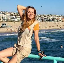 She is an actress and production designer, known for palmer (2021), free enterprise (1998) and kauniit ja rohkeat (1987). Lori Lively Family In Detail Mother Father Brothers And Sisters Familytron