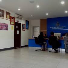 Menurut ibu pejabat polis daerah ipd. Balai Polis Police Station