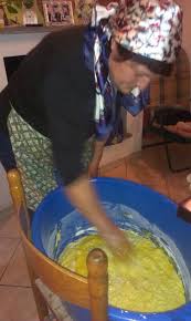 Quando si festeggia la pasqua sulle tavole viterbesi c'è un alimento che non può proprio mancare: Quattro Generazioni Per Fare La Pizza Di Pasqua Piu Buona Della Tuscia Carlo Zucchetti