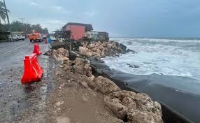 Huracán 'Rachel' se degrada a categoría 1 y se aleja de México