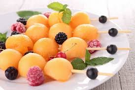 Brochettes De Melon Et De Framboises Recette Alimentation Brochette Cookies Et Biscuits