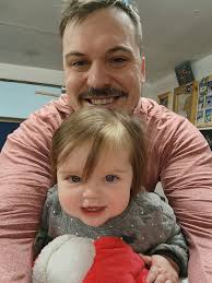 🎄🎁🎅 Day 9 🎅🎁🎄 👇📸 Show me a picture of what made you happy this  year! 👉My beautiful giveaway gal Gina Bellestri will choose a winner  tomorrow to get their choice of