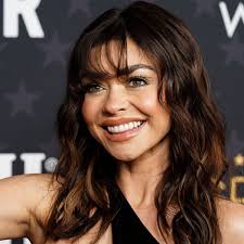 Just look at how stunning Sarah Hyland's see-through bangs are 😍 For more  haircut trends you're sure to see in 2025, find them at the link:  https://allure.visitlink.me/GgSzVd Photo via Getty Images