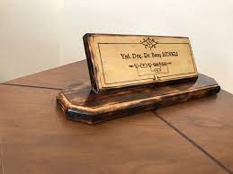 pin by ali riza on ahsap masa ustu isimlik door design diy projects desk name plates