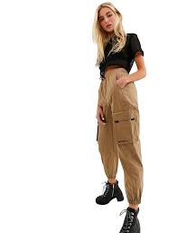 Bershka Black Cargo Pants With Chain Cargo Pants Brown Bershka Post Kulture In 2020 Cargo Pants Outfit Brown Pants Outfit Cargo Pants