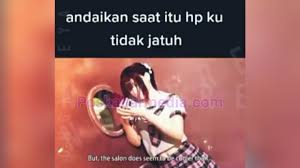 Everyday's the same boring routine, to the library and back home where he lives alone. Anime Stuck In The Wall Hp Jatuh Viral Tiktok Poskabarmedia