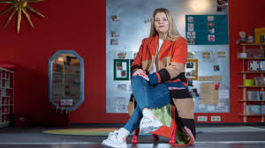 In diesem artikel werden die schauspieler der deutschen telenovela rote rosen sowie ihre rollen aufgeführt, wobei neben den hauptdarstellern auch die nebendarsteller sowie gastauftritte gelistet werden. Rote Rosen Berlinerin Lara Isabelle Rentinck Spielt Amelie In Erfolgsserie Regional Bild De