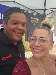 Who wants some ice cream? 🍦🦖 Photo: Matthias Clamer, Entertainment Weekly  #JurassicWorld #ChrisPratt #Indoraptor #Dino