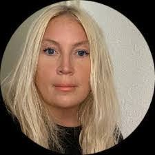 Ramona Kane's Instagram, Twitter & Facebook