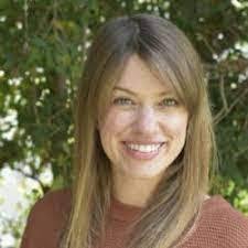 Julie Cale's Instagram, Twitter & Facebook