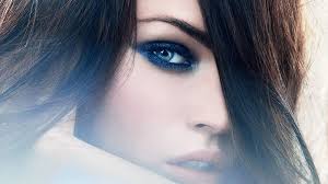 Search for black hair blue eyed woman in these categories. The Most Gorgeous Eyeshadow Looks For Blue Eyes The Trend Spotter