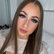 Kiera Hall's Instagram, Twitter & Facebook