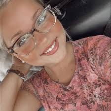 Alexis Pyatt's Instagram, Twitter & Facebook