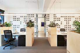 Saat ini, hanya dengan bermodalkan meja dan kursi. Desain Ruang Kerja Kantor Minimalis Dan Ergonomis Voire Project