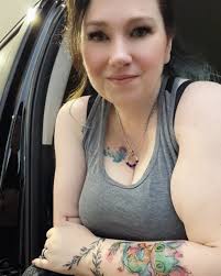 Miranda Faulkner's Instagram, Twitter & Facebook