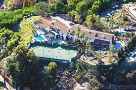 The comedian, actor, television producer, activist, and luminary bill cosby, owns this massive estate. Seth Mcfarlane S Personal Resort Echo Fine Properties
