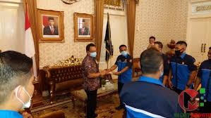 Karang taruna desa atau kelurahan dapat membentuk unit kerja karang taruna di tingkat dusun, rukun warga, dan rukun tetangga sebagai pelaksana kegiatan karang taruna. Pengurus Karang Taruna Kabupaten Cianjur Terima Sk Dari Pjs Bupati Magnet Indonesia