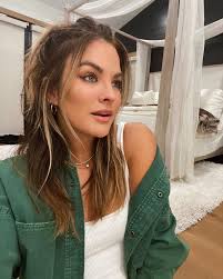 When you're getting ready, do you do your eye makeup first or  foundation/contour first? Also- I'm loving not having extensions and feel  so free! 🙏🏼