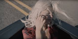 Bebe rexha rexha herself has suffered with body image issues for years, but has been vocal about trying to overcome them, recently posting an unfiltered video of herself in a swimming costume with a caption encouraging fans to show their real bodies. Hintergrundbilder Bebe Rexha Blond Abholwagen Geschlossene Augen Touching Face Frau 1919x961 Walldude45 1398023 Hintergrundbilder Wallhere