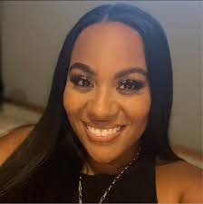 Lisa Cogdell's Instagram, Twitter & Facebook