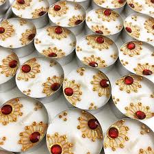Ces Belles Lumignons Au Henne Fait A La Main Sont Parfaits Pour La Decoration De La Maison Les Mariages Ce Henna Candles Candles Crafts Candle Embellishments
