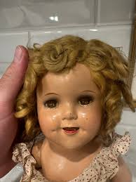 At first I thought she was selling dolls.🧸🪆