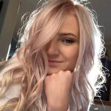 Annie Richter's Instagram, Twitter & Facebook