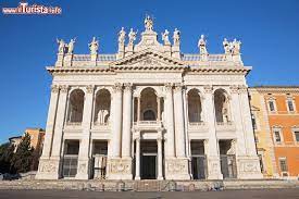 As such the basilica contains the papal throne, although the pope rarely visits and lives over at the vatican. Basilica Di San Giovanni In Laterano Roma Cosa Vedere Guida Alla Visita