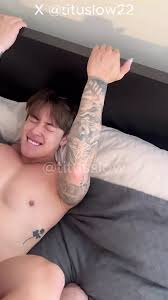 Onlyfans star เอาควยขาวครั้งแรกของเขาขณะที่แฟนหนุ่มดูและถ่ายทํา