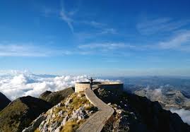 Водно) is a mountain in north macedonia.it is located in the northern part of the country, to the southwest of the capital city skopje.the highest point of the mountain is at krstovar peak, on 1066 meters and the submontane is on 337 meters (middle vodno is on 557 m). Wandern In Montenegro Wandern Ohne Gepack Abenteuerwege Reisen