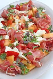 Melonensalat Mit Schinken Und Tomaten Rezept In 2020 Salat Mit Melone Melonensalat Rezepte