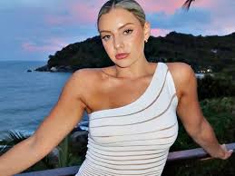 My boyfriend takes snaps of me for men online – we have perfect response to  trolls - Daily Record