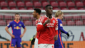 Fsv mainz 05 are taking on rb leipzig at 9:30 am est on sunday, august 15, 2021. Mainz 05 Rb Leipzig 3 2 Niakhates Doppelpack Hilft Fsv Kicker