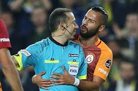 Cüneyt çakir'in galatasaray karnesi̇ çakır kariyerinde fenerbahçe'nin ardından en çok galatasaray'ın maçını yönetti. Turkiye De Istedigi Maci Istedigi Skorla Bitirebilen Cuneyt Cakir A Tepki Yagiyor Habermotto