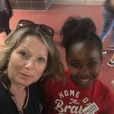 Elise Burgess's Instagram, Twitter & Facebook