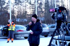 Hs:n politiikan toimittaja elina kervinen ja kaupunkitoimittaja noona bäckgren kirjoittavat vaaliraporttia. Kyse On Muutamasta Nuoresta Kuittaa Jussi Halla Aho Radikaalien Perussuomalaisnuorten Kirjoittelun