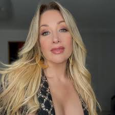 Always ready! #friday #over50 #fitover50 #sobre50 #fitmom #blush  #bathingsuit #makeup #fitmom #healthylife #fashion #makeup #pinklips  #boricua #puertorico #eyelashes #healthyskin #jlo #blondelatina #ladoña  #ageisanumber