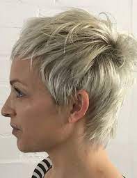 Cheveux Blancs 15 Coupes Courtes Pour Les Sublimer Cheveux Blancs Coupe Cheveux Blancs Cheveux Blancs Jeune