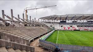 Przed spotkaniem kibice drużyny gości włamali się na obiekt i zmienili ułożenie krzesełek. Raport Z Budowy Stadionu Lks Czerwiec 2020 Youtube