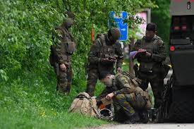 Het federaal parket in brussel heeft aan. Voortvluchtige Belgische Militair Niet Gevonden Na Uitkammen Bos Wel Camouflagetent Aangetroffen Buitenland Destentor Nl