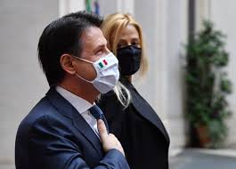 Olivia paladino is the partner of italian prime minister giuseppe conte. Giuseppe Conte Hand In Hand With Olivia Paladino So He Left Palazzo Chigi To Applause World Stock Market