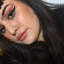 Sarah Bellis (queenofthetrill)