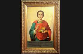 Пантелеимон, великомученик великомученик и целитель пантелеймон изображен ниже пояса, в фас, с атрибутами. V Saransk Privezut Osobo Pochitaemuyu Ikonu Celitelya Pantelejmona